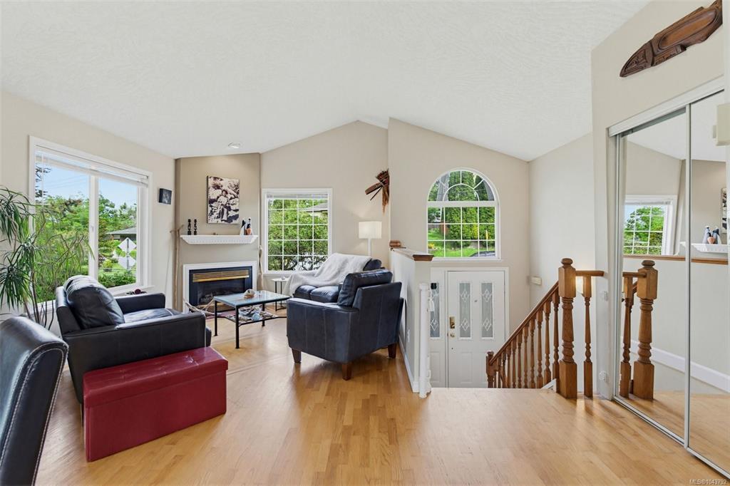 Third View of 840 Tillicum Rd, Esquimalt, BC, V9A 1Z7