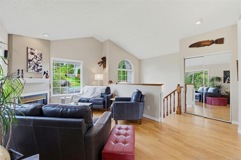 Fourth View of 840 Tillicum Rd, Esquimalt, BC, V9A 1Z7