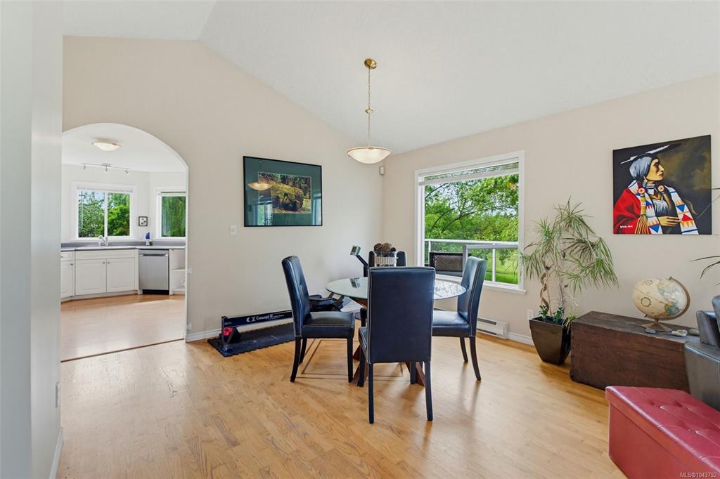 Fifth View of 840 Tillicum Rd, Esquimalt, BC, V9A 1Z7