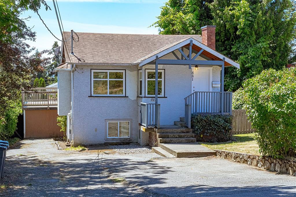 Third View of 881 Leslie Dr, Saanich, BC, V8X 2Y3