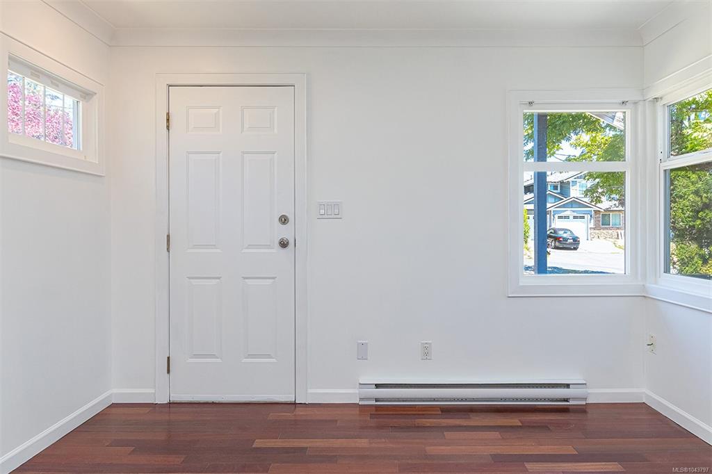 Fourth View of 881 Leslie Dr, Saanich, BC, V8X 2Y3