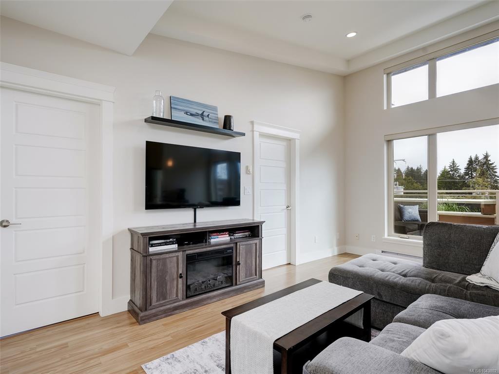 Third View of 7161 West Saanich Rd, Brentwood Place Village, Central Saanich, BC, V8M 1P7