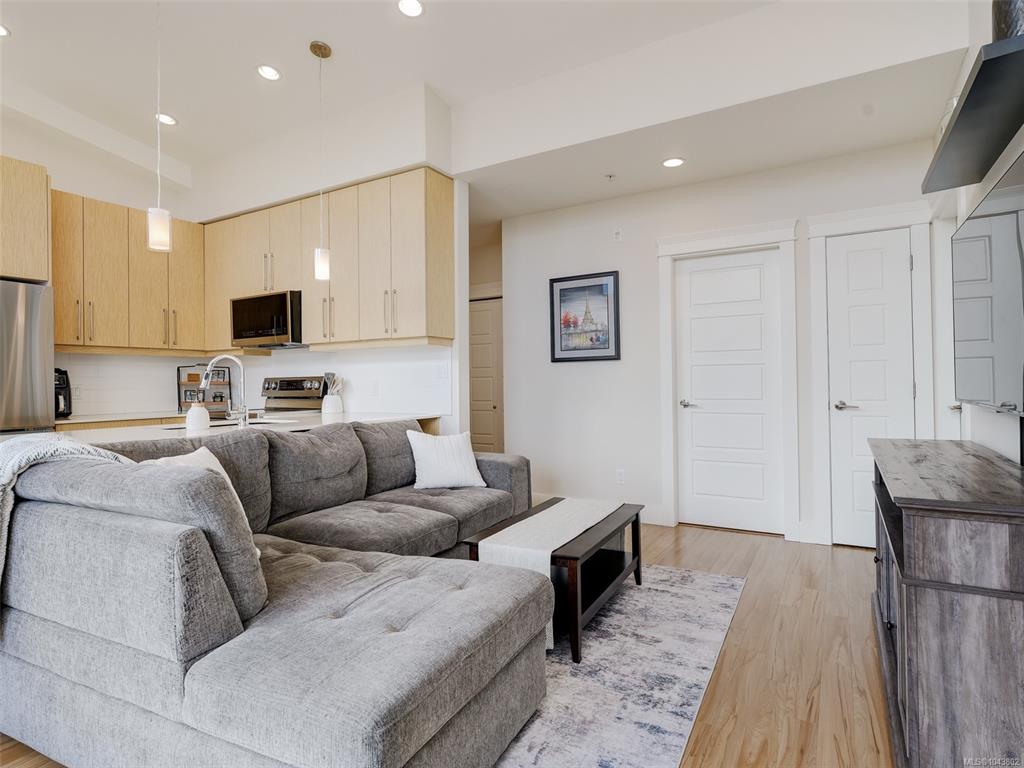 Fifth View of 7161 West Saanich Rd, Brentwood Place Village, Central Saanich, BC, V8M 1P7