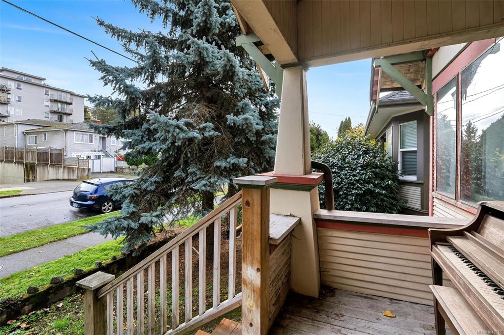 Third View of 2652 Blackwood St, Victoria, BC, V8T 3W3