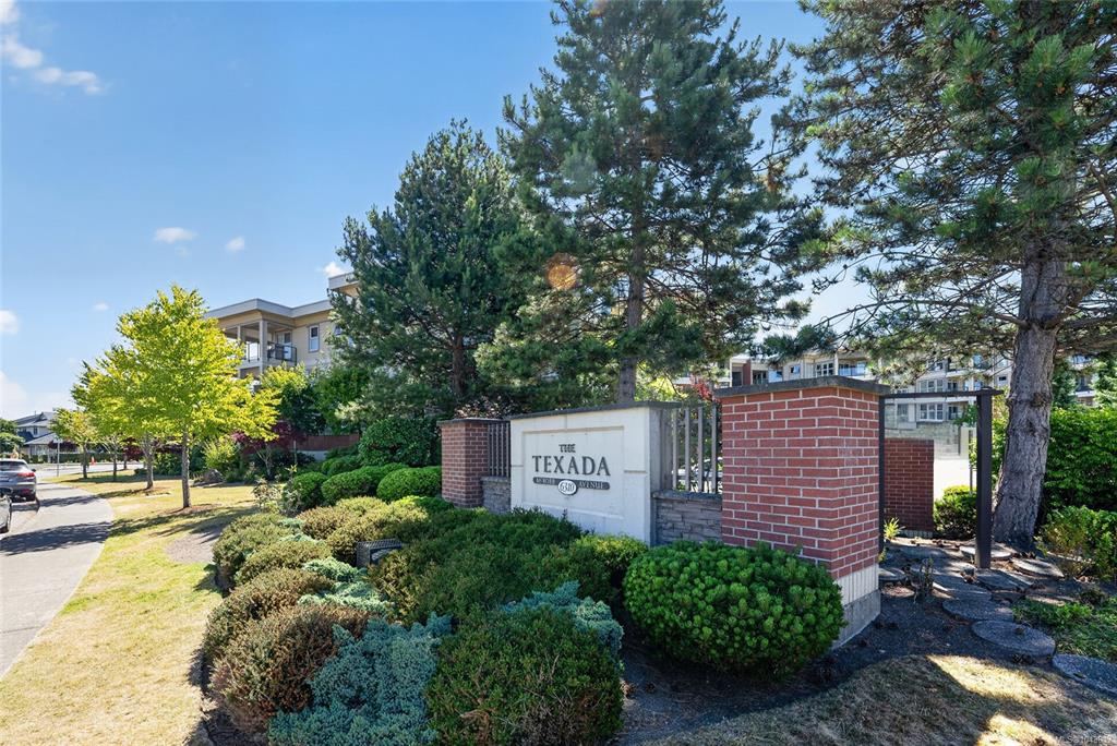 6310 Mcrobb Ave, 1043817, BC,