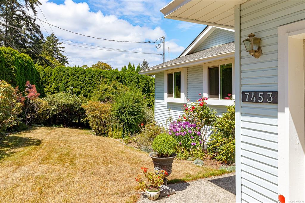 Fifth View of 7453 Veyaness Rd, Central Saanich, BC, V8M 1V9