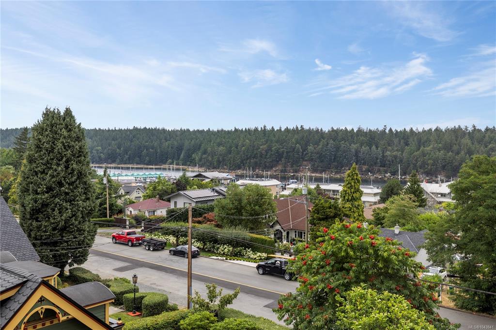 Third View of 220 Townsite Rd, Nanaimo, BC, V9S 5S8