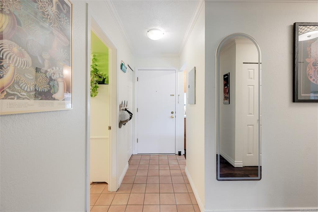 Fifth View of 2022 Foul Bay Rd, Woodbridge, Victoria, BC, V8R 5A9