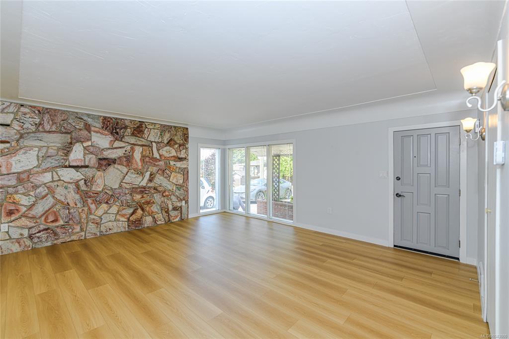 Fifth View of 2817 Adelaide Ave, Saanich, BC, V9A 2L3