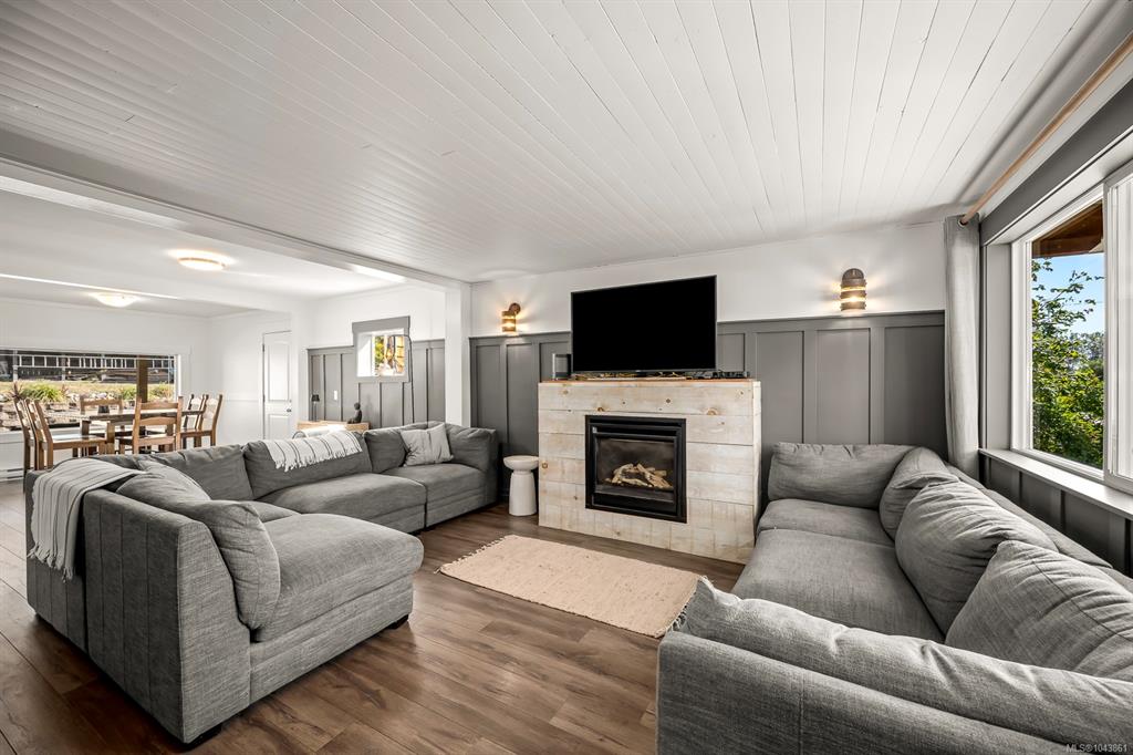 Fourth View of 2612 Dunsmuir Ave, Cumberland, BC, V0R 1S0