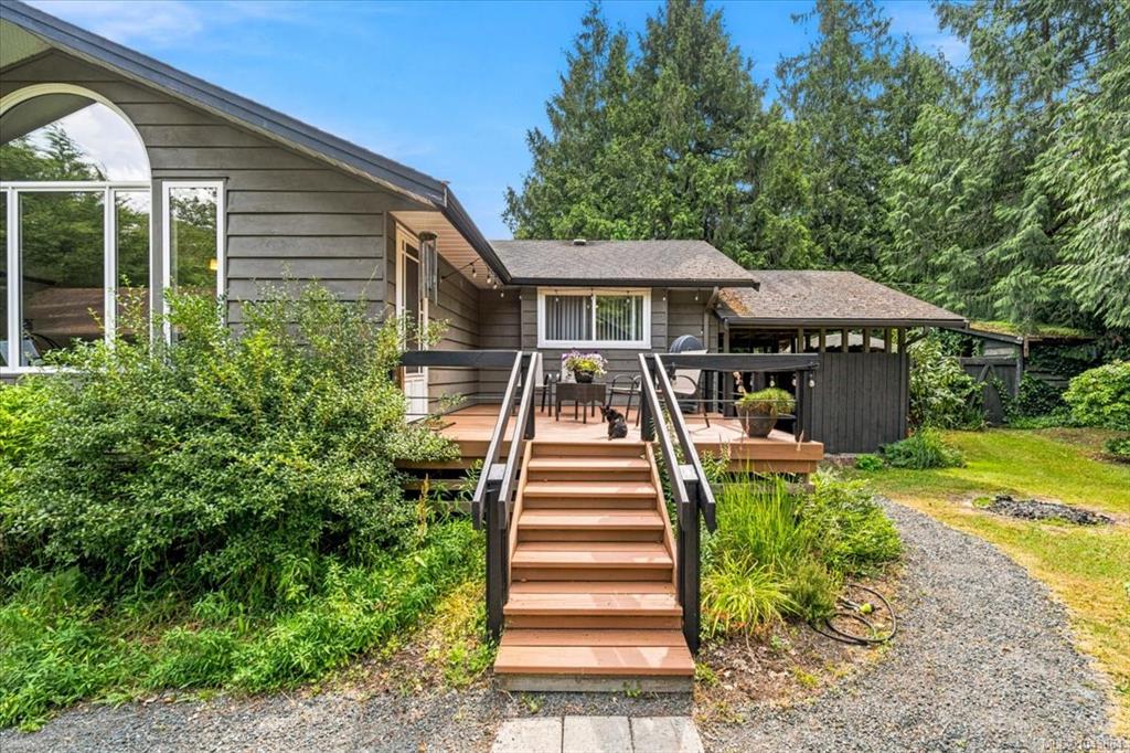 Fifth View of 381 Dunsmuir Rd, Qualicum Beach, BC, V9K 2A1