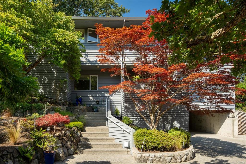 Fifth View of 3656 Cadboro Bay Rd, Oak Bay, BC, V8R 5K8