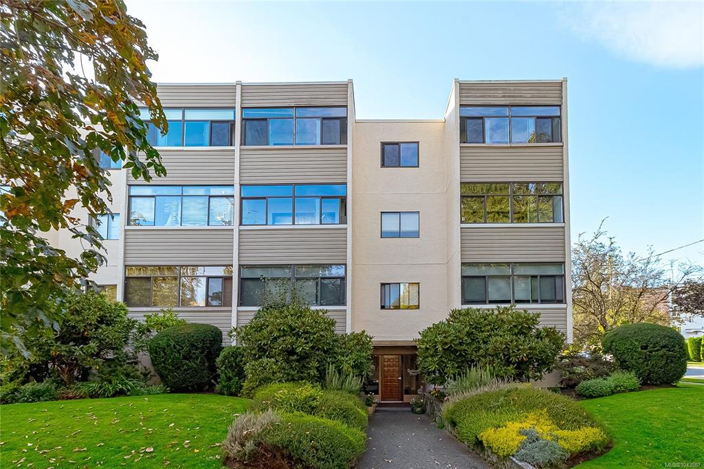 Second View of 924 Cook St, Rockland Court, Victoria, BC, V8Z 3Z3