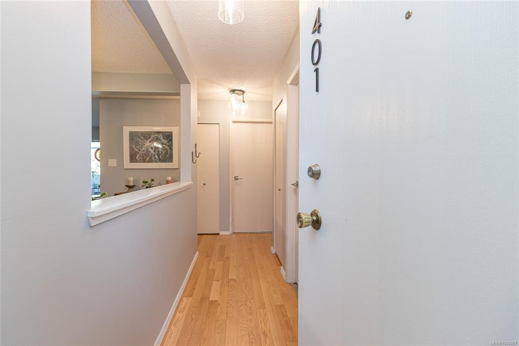 Fourth View of 924 Cook St, Rockland Court, Victoria, BC, V8Z 3Z3