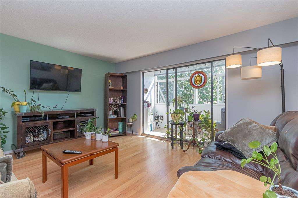 Fifth View of 924 Cook St, Rockland Court, Victoria, BC, V8Z 3Z3