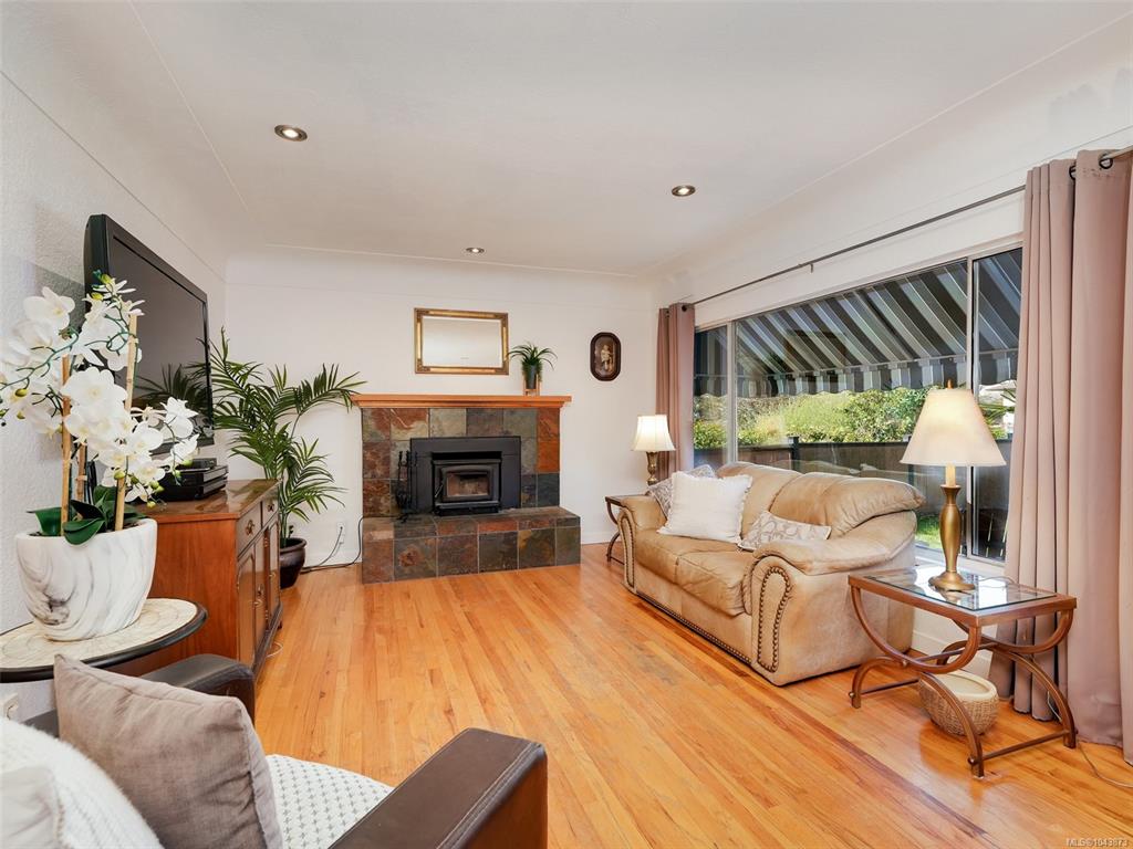 Third View of 3615 Doncaster Dr, Saanich, BC, V8P 3W5