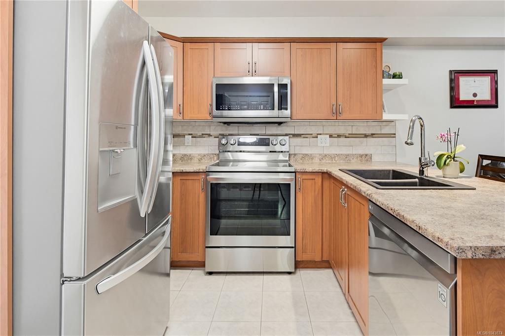 Fourth View of 663 Goldstream Ave, Langford, BC, V9B 2W9