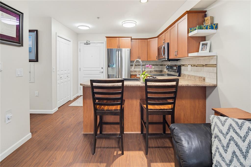 Fifth View of 663 Goldstream Ave, Langford, BC, V9B 2W9