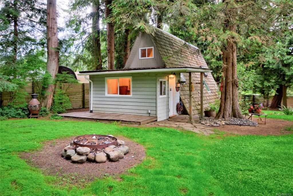 7685 Ships Point Rd, 1043877, BC,