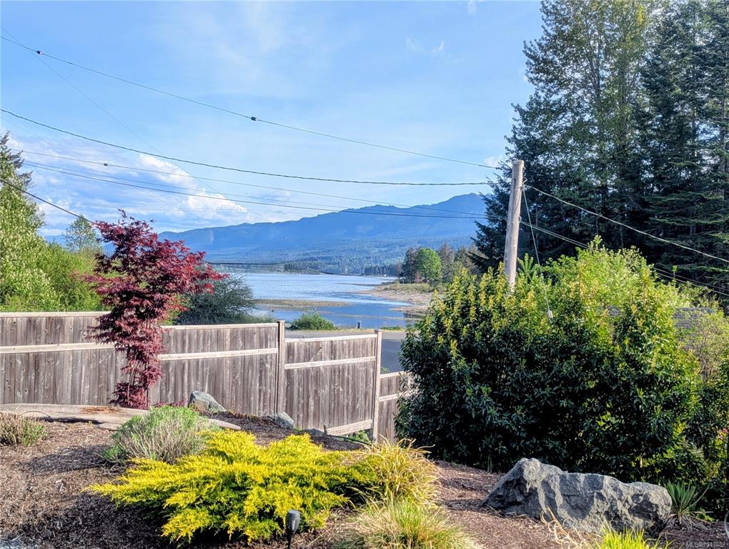 Third View of 7863 Tozer Rd, Fanny Bay, BC, V0R 1W0