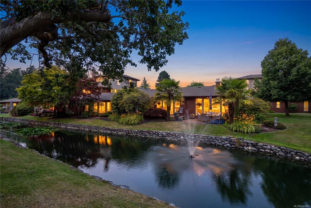 Fifth View of 2345 Cedar Hill Cross Rd, Oak Bay, BC, V8P 5M8