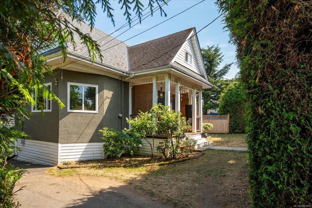 Second View of 342 Howard Ave, Nanaimo, BC, V9R 3R7
