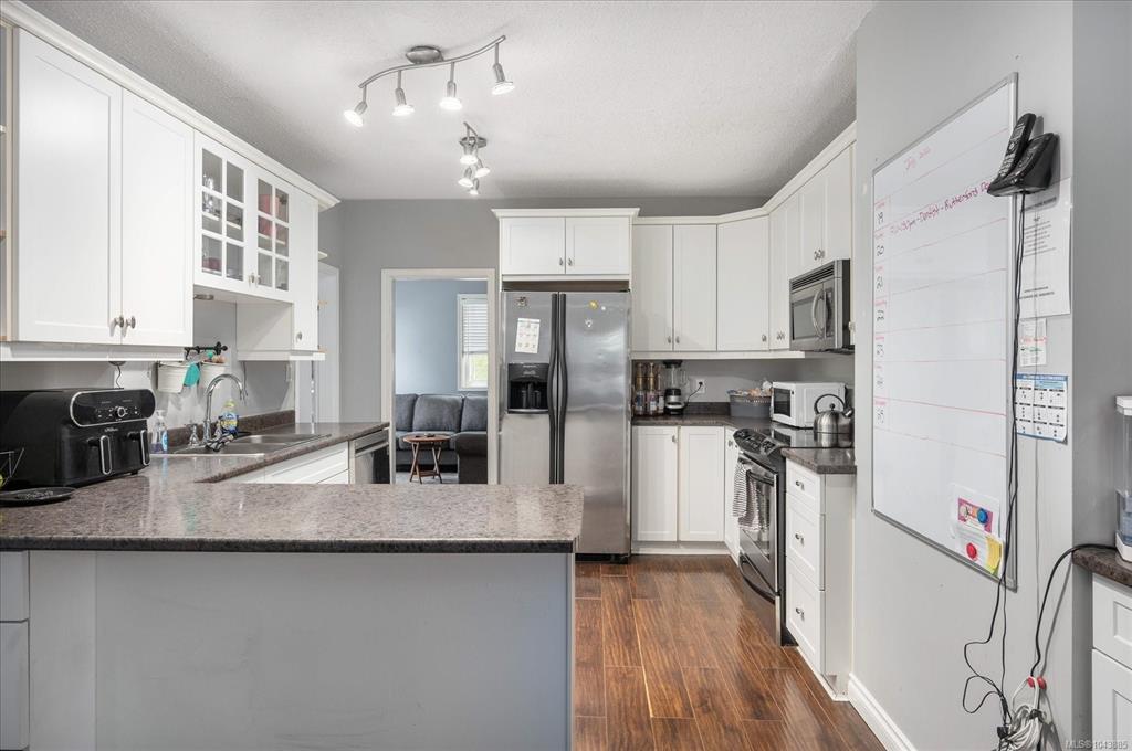 Third View of 342 Howard Ave, Nanaimo, BC, V9R 3R7