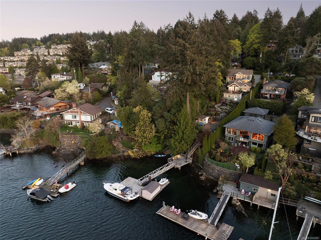 Third View of 786 Sea Dr, Central Saanich, BC, V8M 1B1