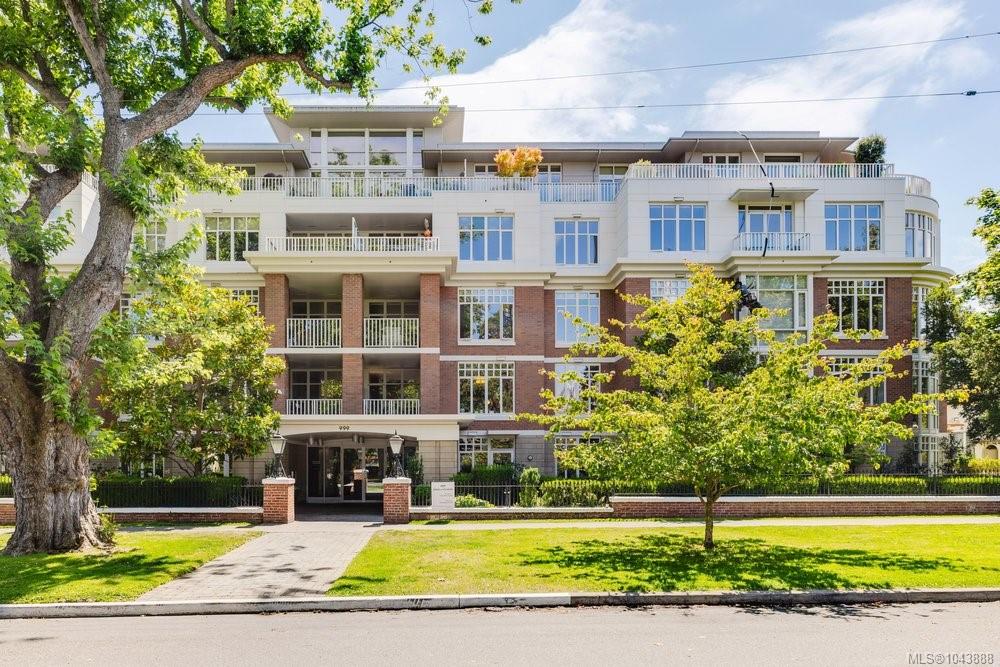 999 Burdett Ave, 1043888, BC,