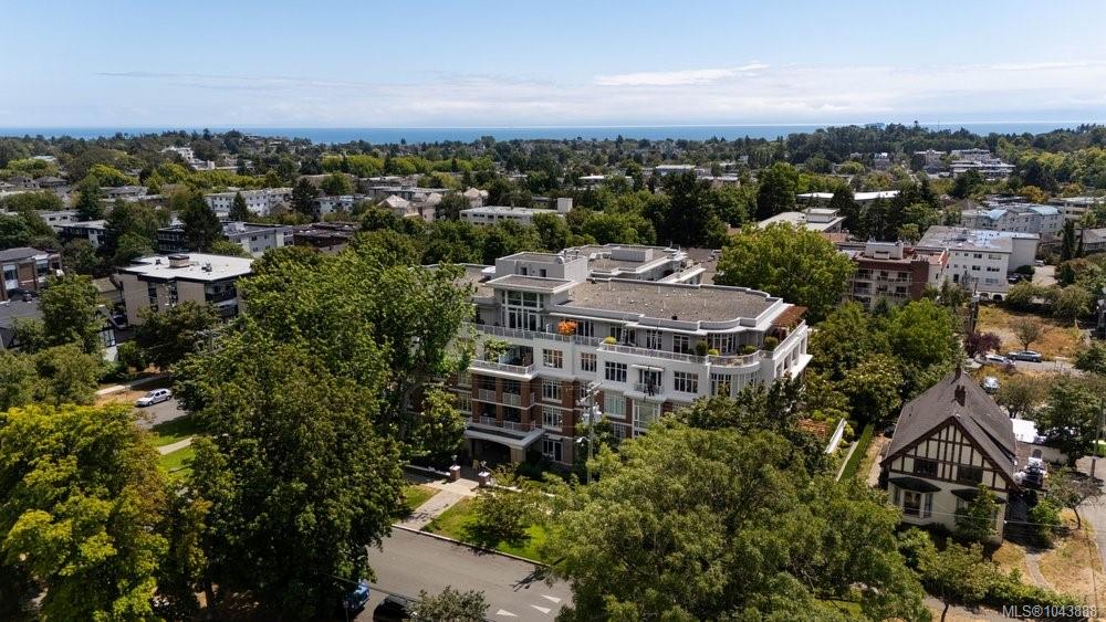 Third View of 999 Burdett Ave, The Chelsea, Victoria, BC, V8S 1G6
