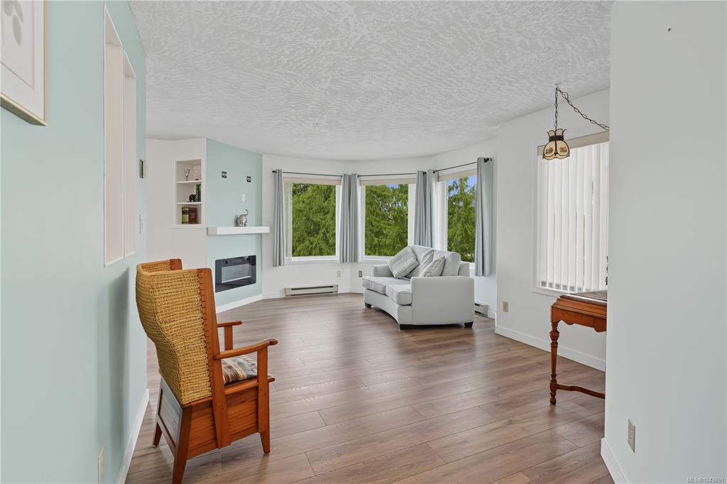 Third View of 9882 Fifth St, Chelsea Manor, Sidney, BC, V8L 2X3