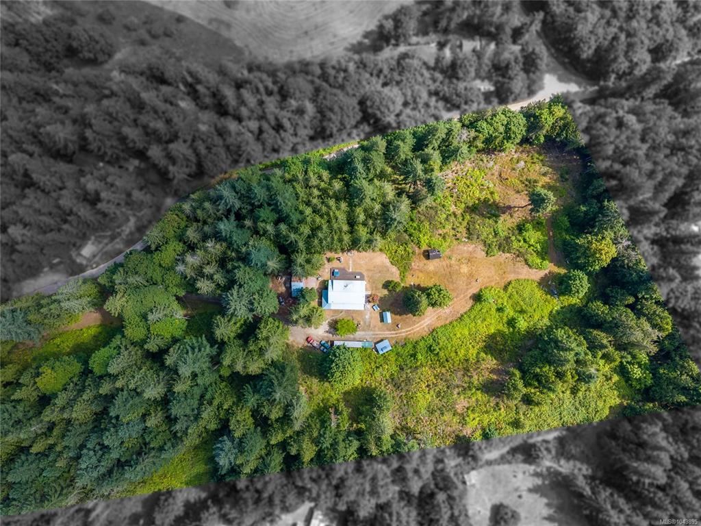 Third View of 3301 Amies Rd, Pender Island, BC, V0N 2M1