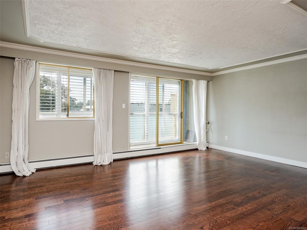 Third View of 1025 Inverness Rd, Kensington Terrace, Saanich, BC, V8X 2S2