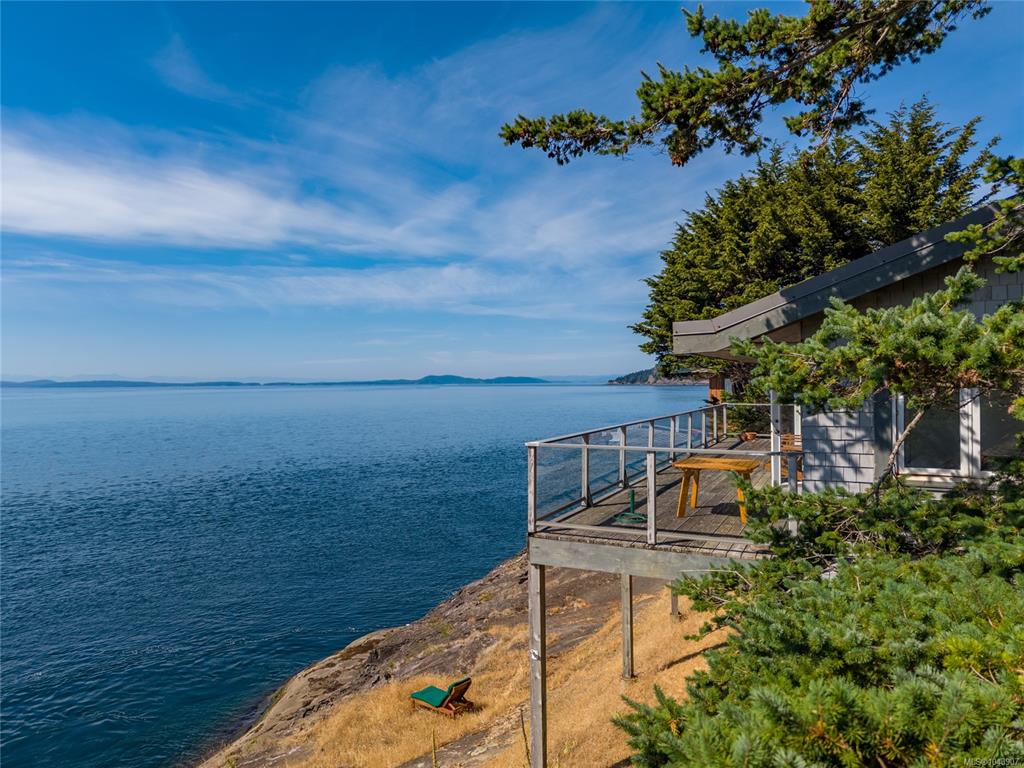 Third View of 204 Cliffside Rd, Saturna Island, BC, V0N 2Y0