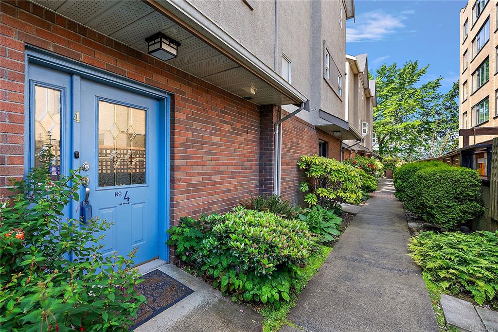 Third View of 108 Dallas Rd, SeaBreak Mews, Victoria, BC, V8V 1A3