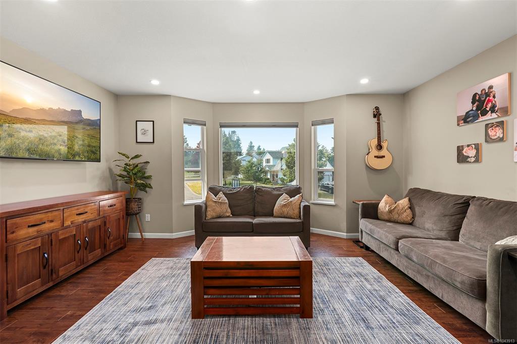 Third View of 2221 Heron Cres, Comox, BC, V9M 3Y2