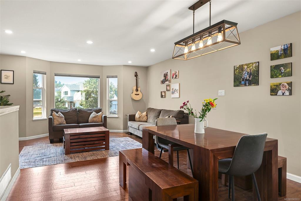 Fourth View of 2221 Heron Cres, Comox, BC, V9M 3Y2