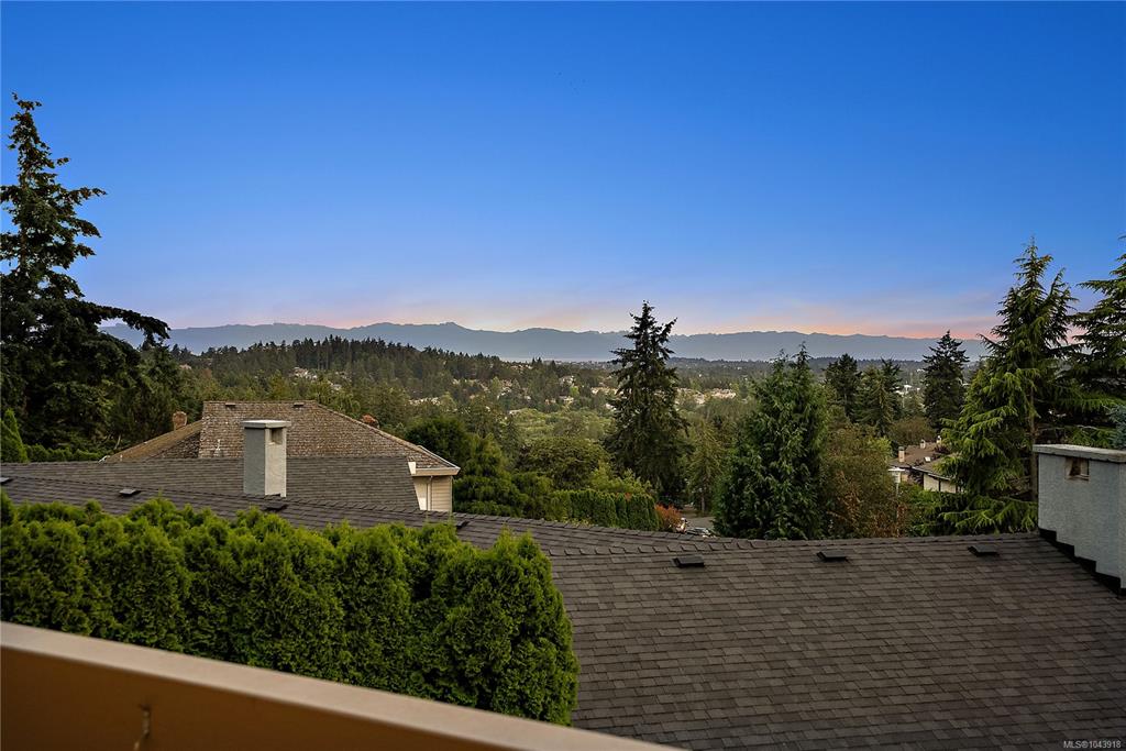 Third View of 4607 Boulderwood Dr, Saanich, BC, V8Y 2V2