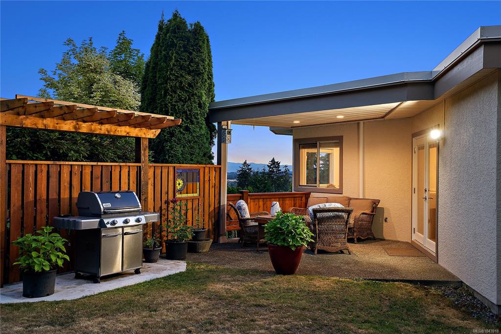 Fourth View of 4607 Boulderwood Dr, Saanich, BC, V8Y 2V2