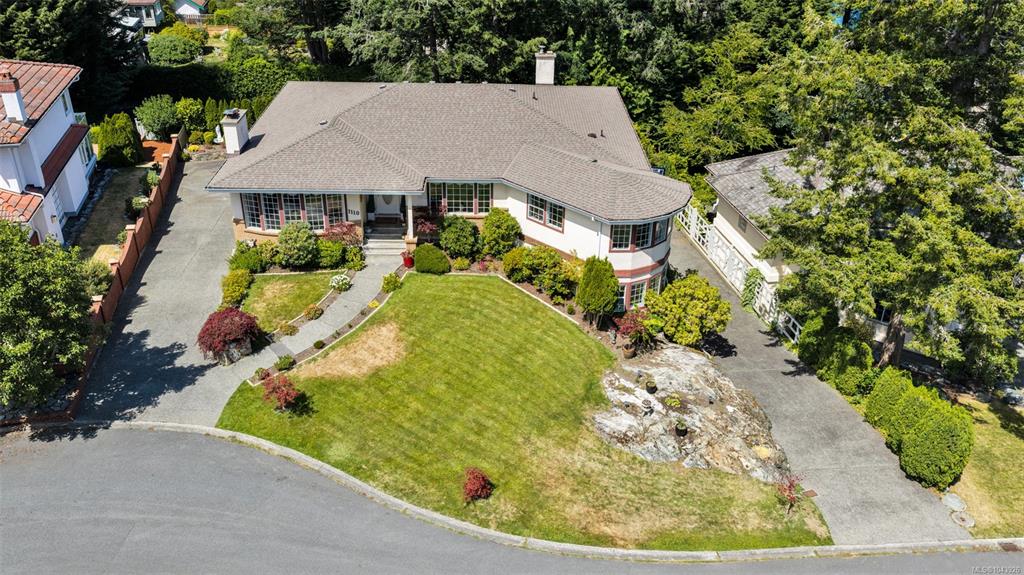 1110 Totem Lane, 1043926, BC,
