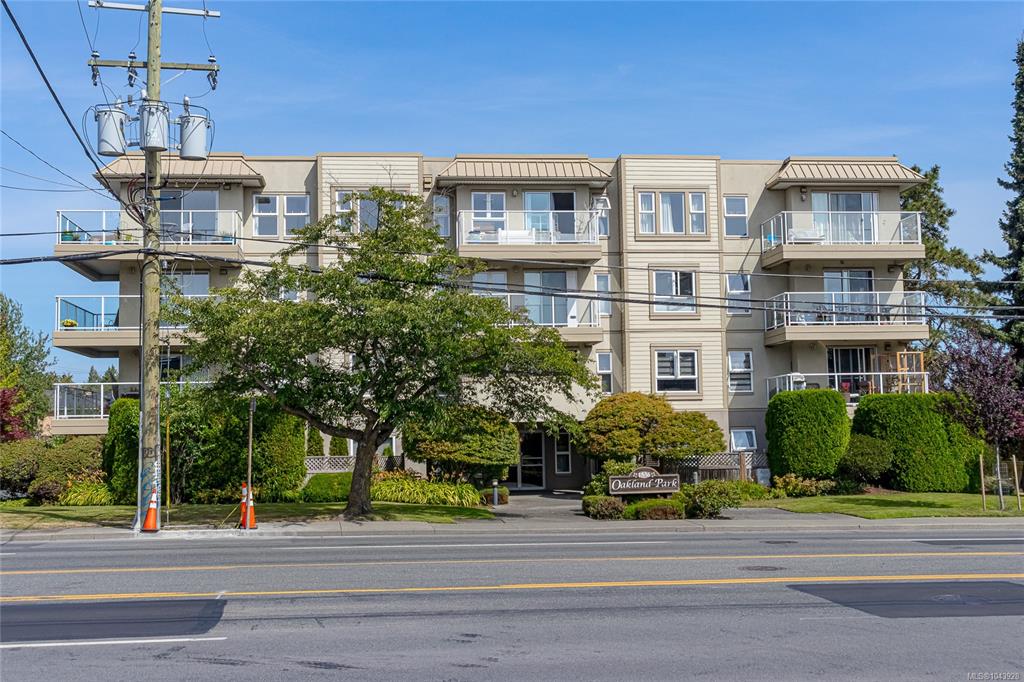 Third View of 1536 Hillside Ave, Victoria, BC, V8T 2C2