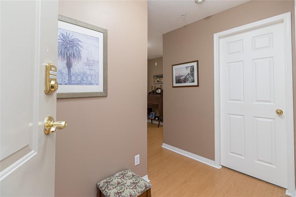 Fourth View of 1536 Hillside Ave, Victoria, BC, V8T 2C2