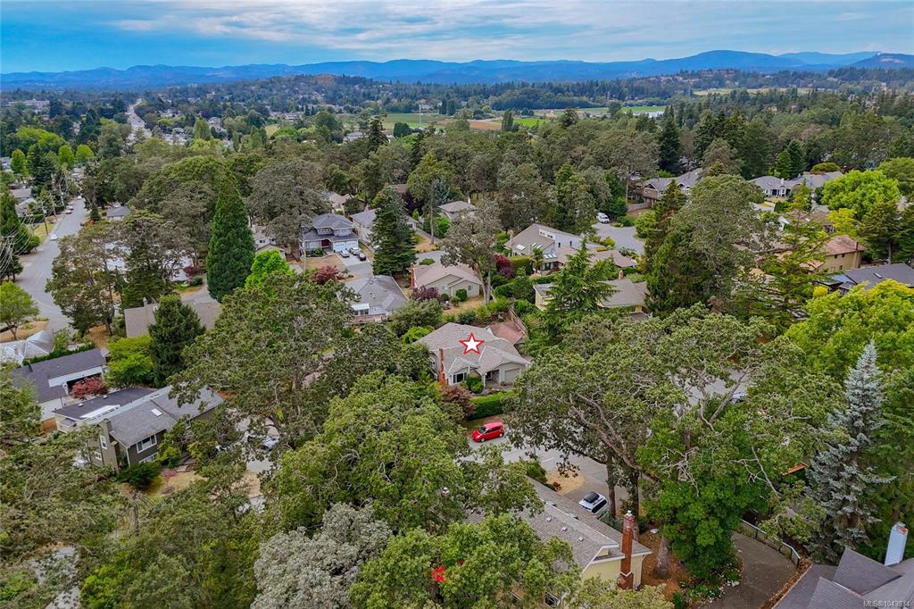 Second View of 4022 Livingstone Ave N, Saanich, BC, V8N 5Z5