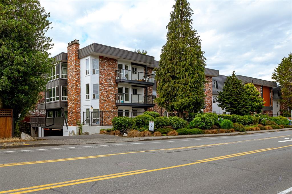 1725 Cedar Hill Cross Rd, 1043941, BC,