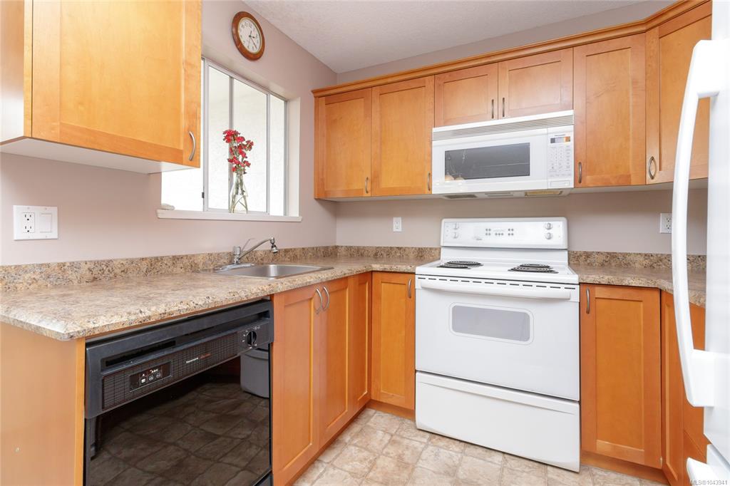 Fourth View of 1725 Cedar Hill Cross Rd, Saanich, BC, V8P 2P8