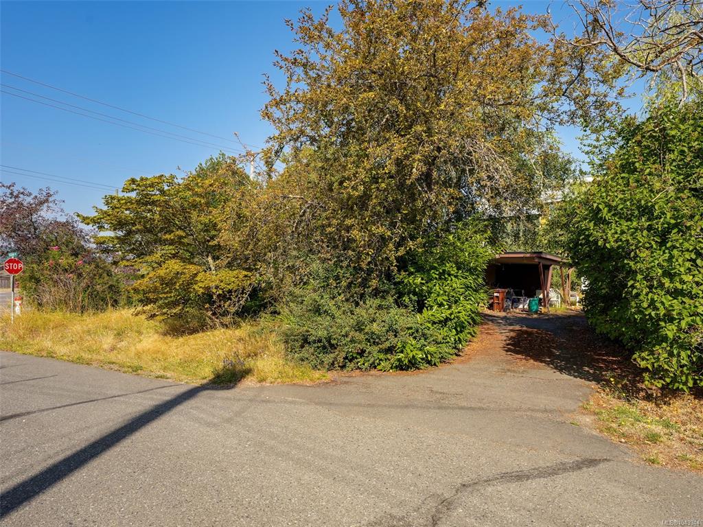 Fifth View of 1170 Dignan Rd, Central Saanich, BC, V8M 1H4