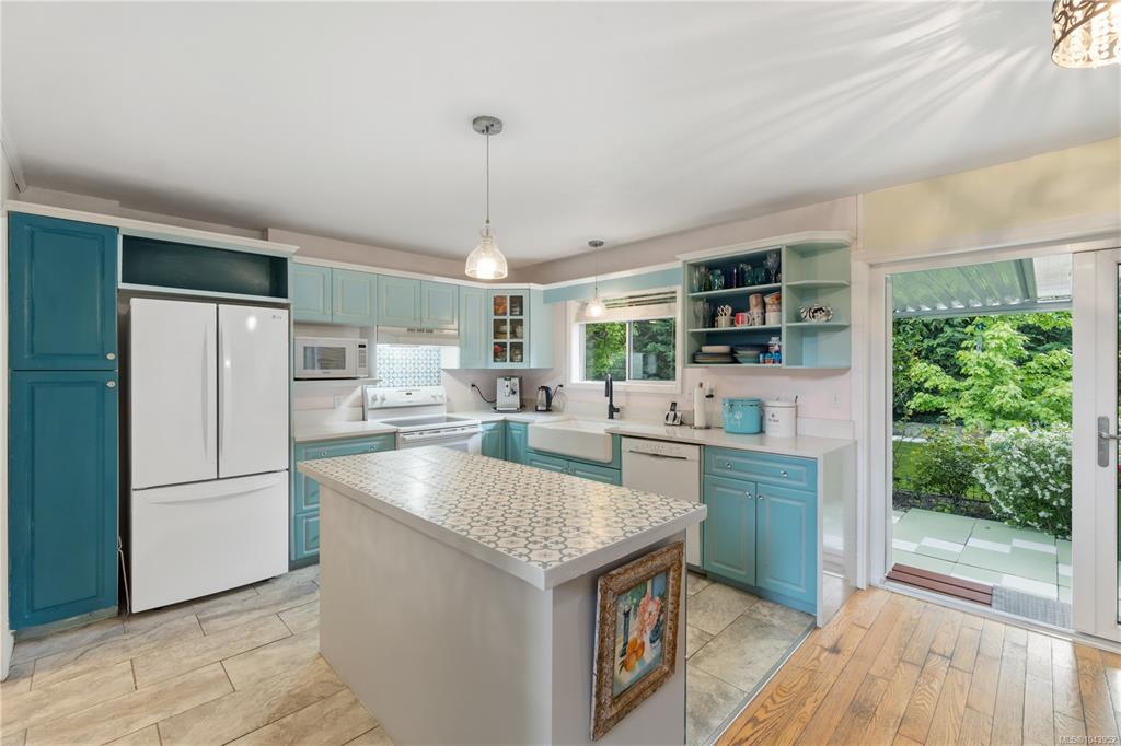 Fifth View of 120 Hornby Pl, Qualicum Beach, BC, V9K 1R6