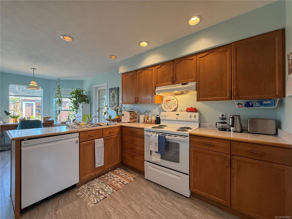 Fourth View of 688 Albatross Cres, Campbell River, BC, V9W 6Z9