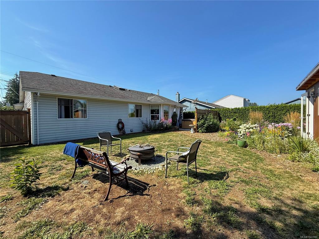 Fifth View of 688 Albatross Cres, Campbell River, BC, V9W 6Z9