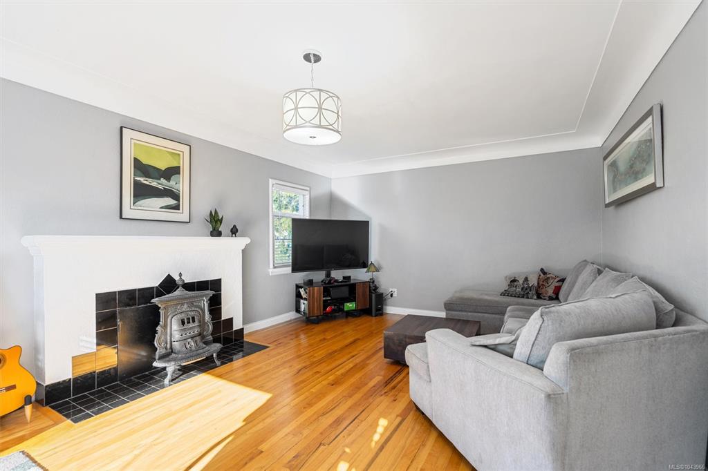 Fifth View of 3771 Winston Cres, Saanich, BC, V8X 1S2